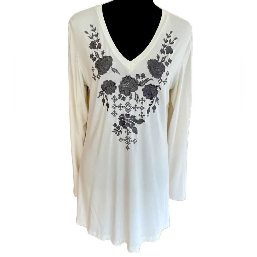 Sahalie ivory v neck long sleeved tunic with gray bodice embroidery, size M.